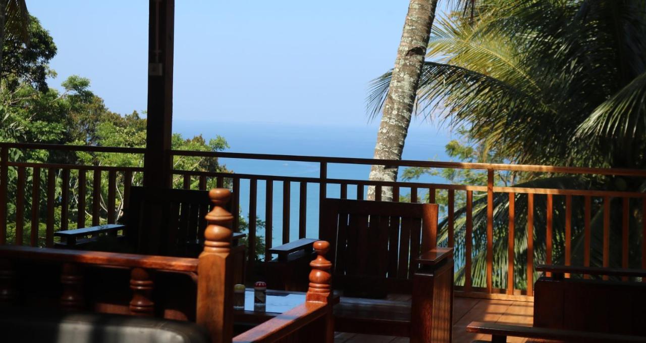 Air Manis Hillside Villa Cafe & Resto Padang  Exterior photo