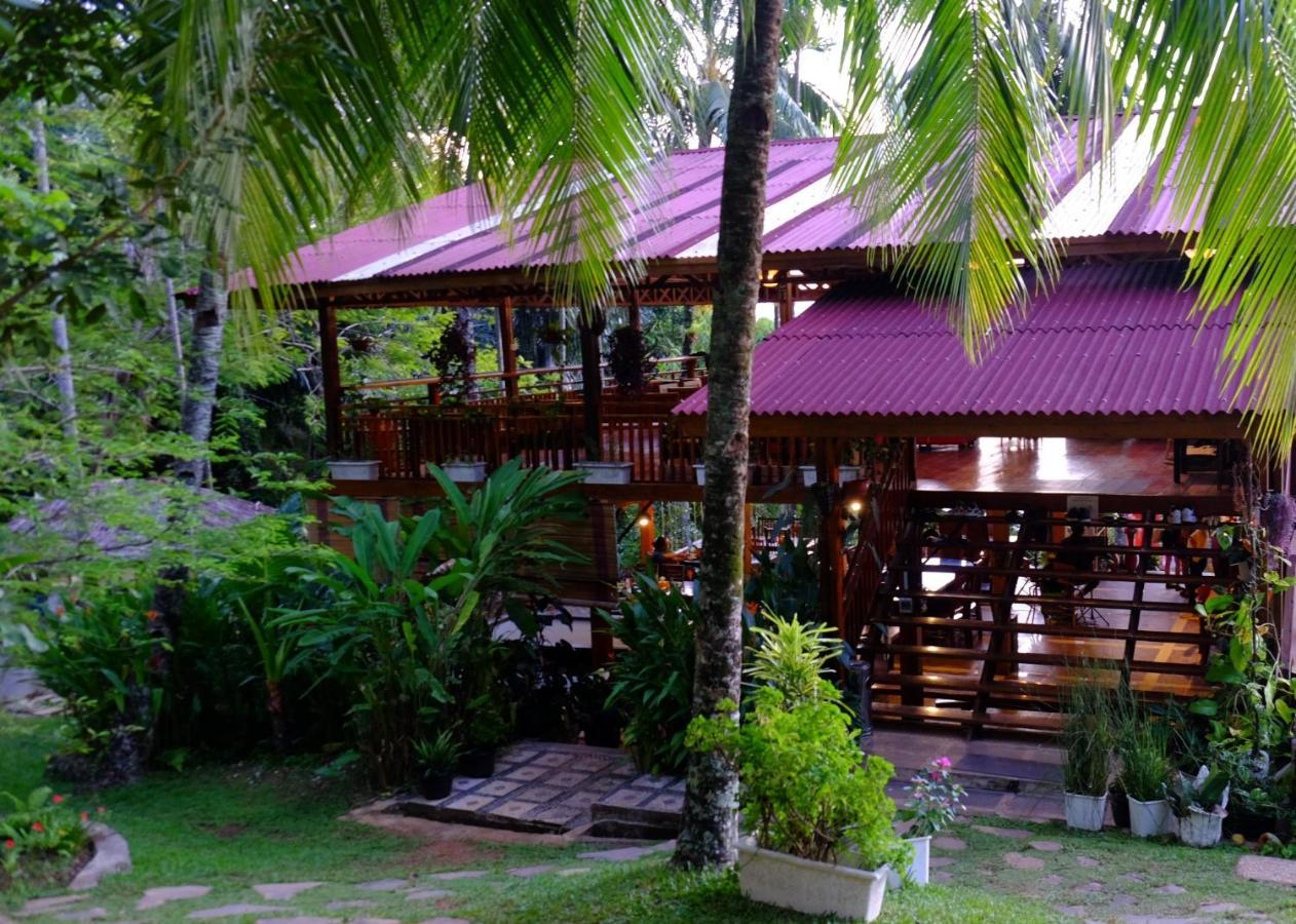 Air Manis Hillside Villa Cafe & Resto Padang  Exterior photo