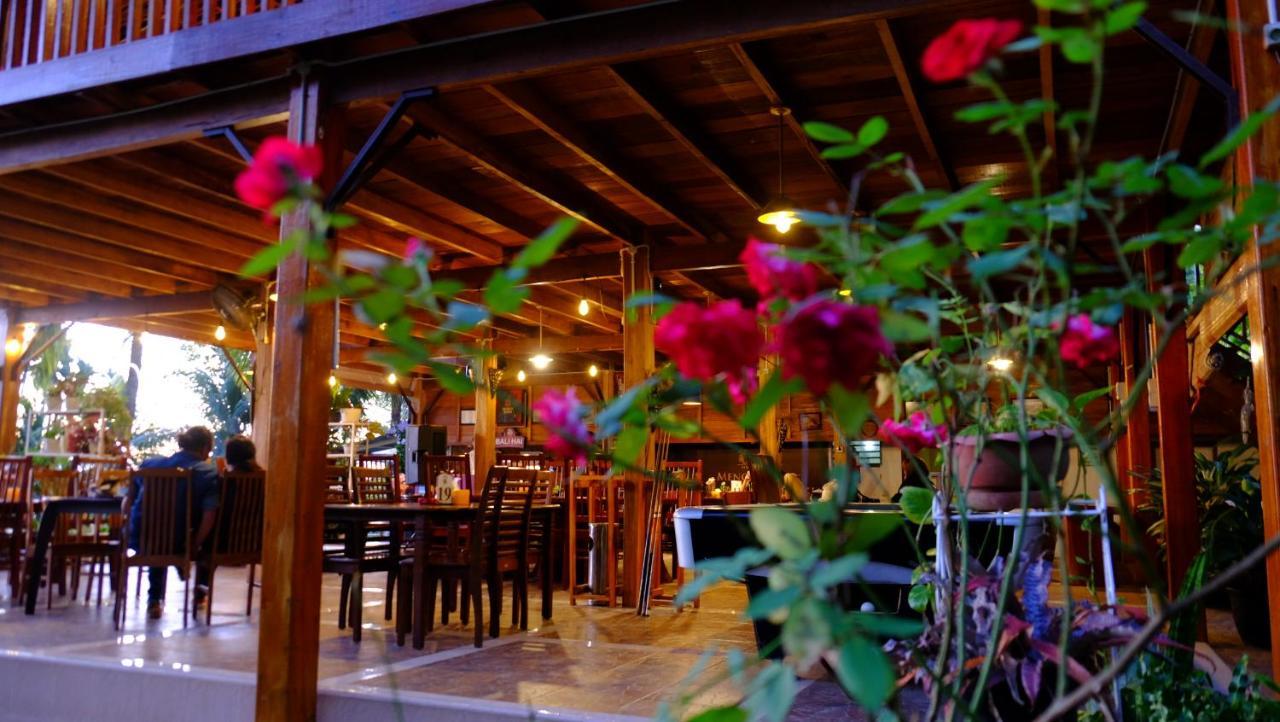 Air Manis Hillside Villa Cafe & Resto Padang  Exterior photo