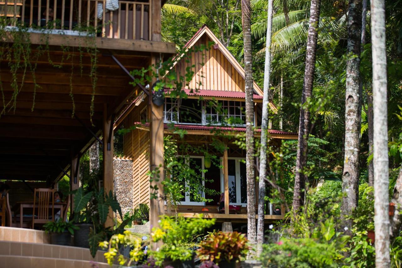 Air Manis Hillside Villa Cafe & Resto Padang  Exterior photo
