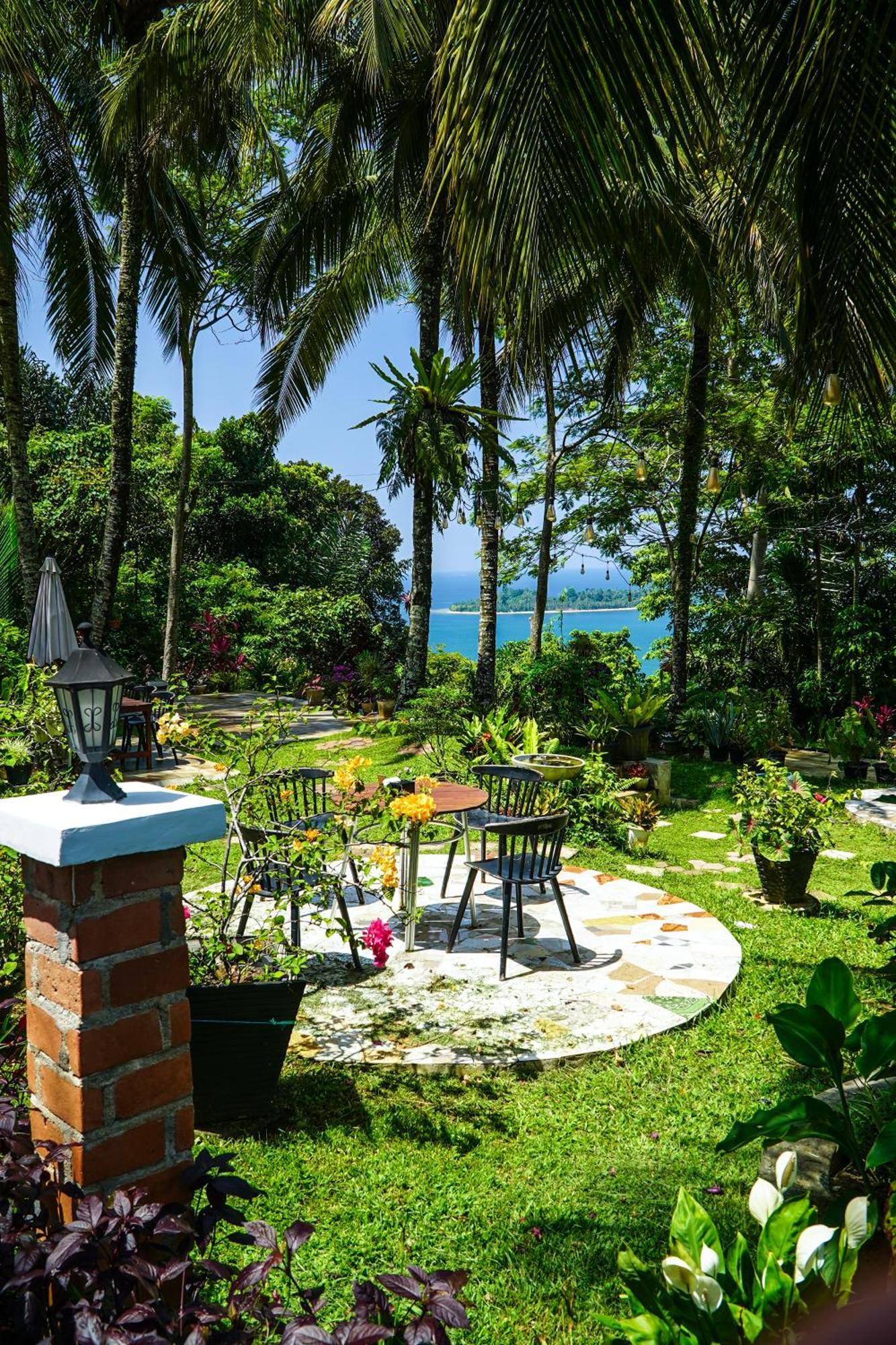 Air Manis Hillside Villa Cafe & Resto Padang  Exterior photo
